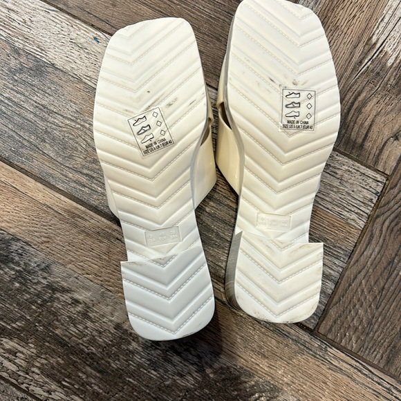 Altar’d State platform sandal - Picture 3 of 4